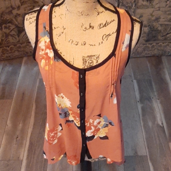 Mine - Slightly Sheer tank S - Picture 2 of 8